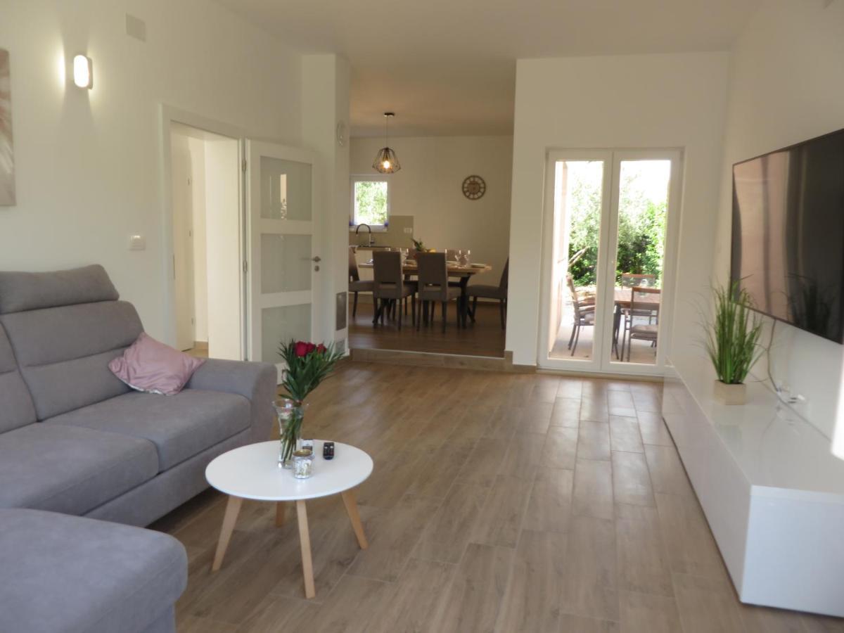 M&L Holliday Home Biograd Na Moru Exterior photo
