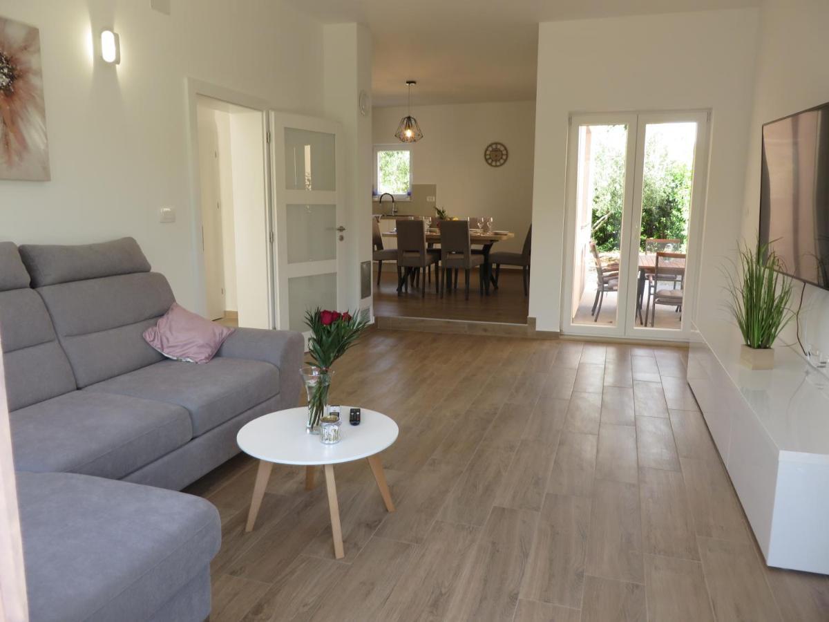 M&L Holliday Home Biograd Na Moru Exterior photo